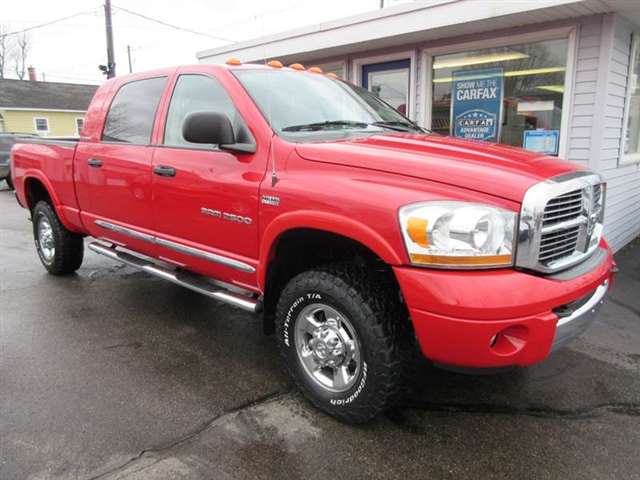 2006 Dodge Ram Pickup 2500 Laramie 4dr Mega Cab 4WD SB